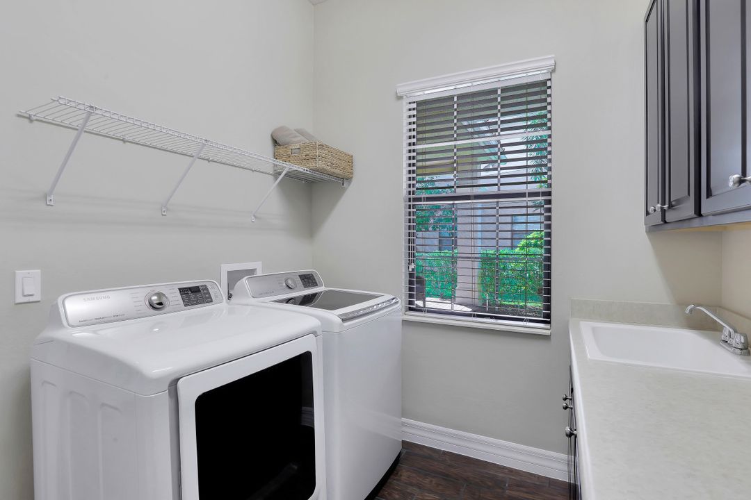 3271 Pacific Dr, Naples, FL 34119