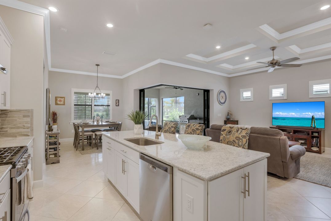 9350 Greyhawk Trl, Naples, FL 34120