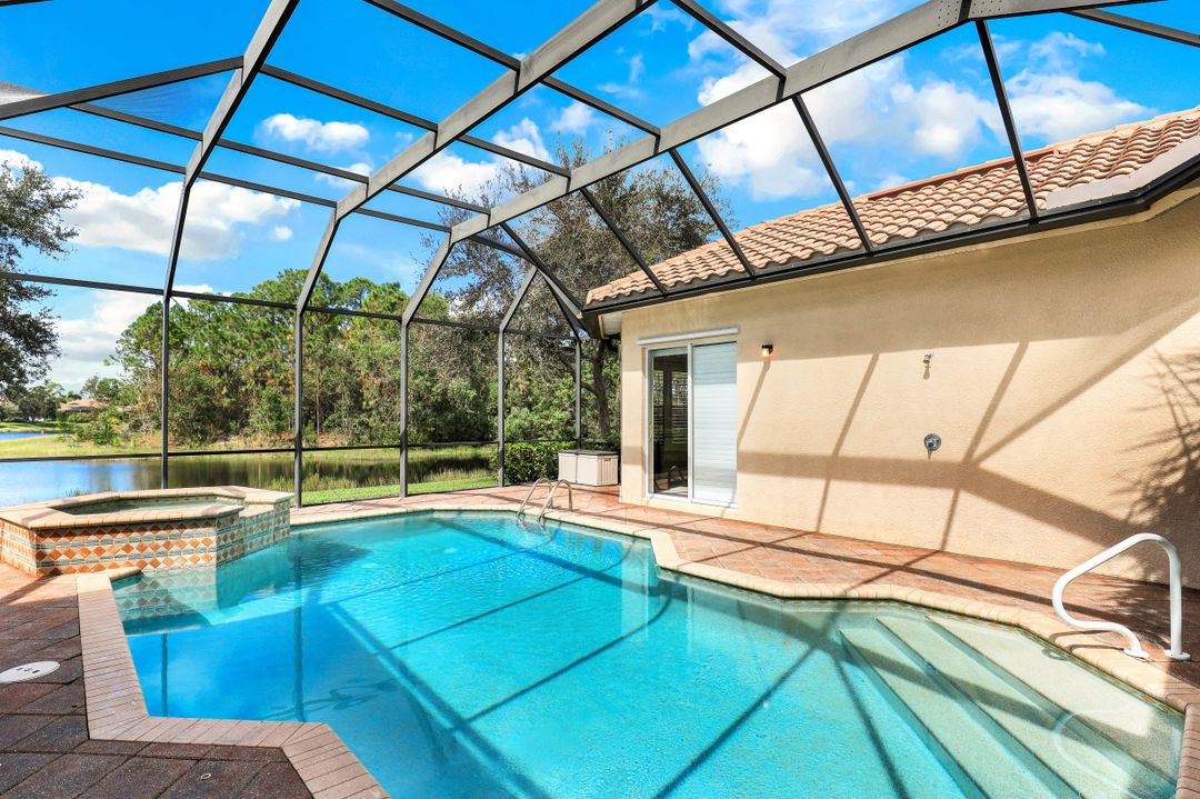 919 Tivoli Ct, Naples, FL 34104