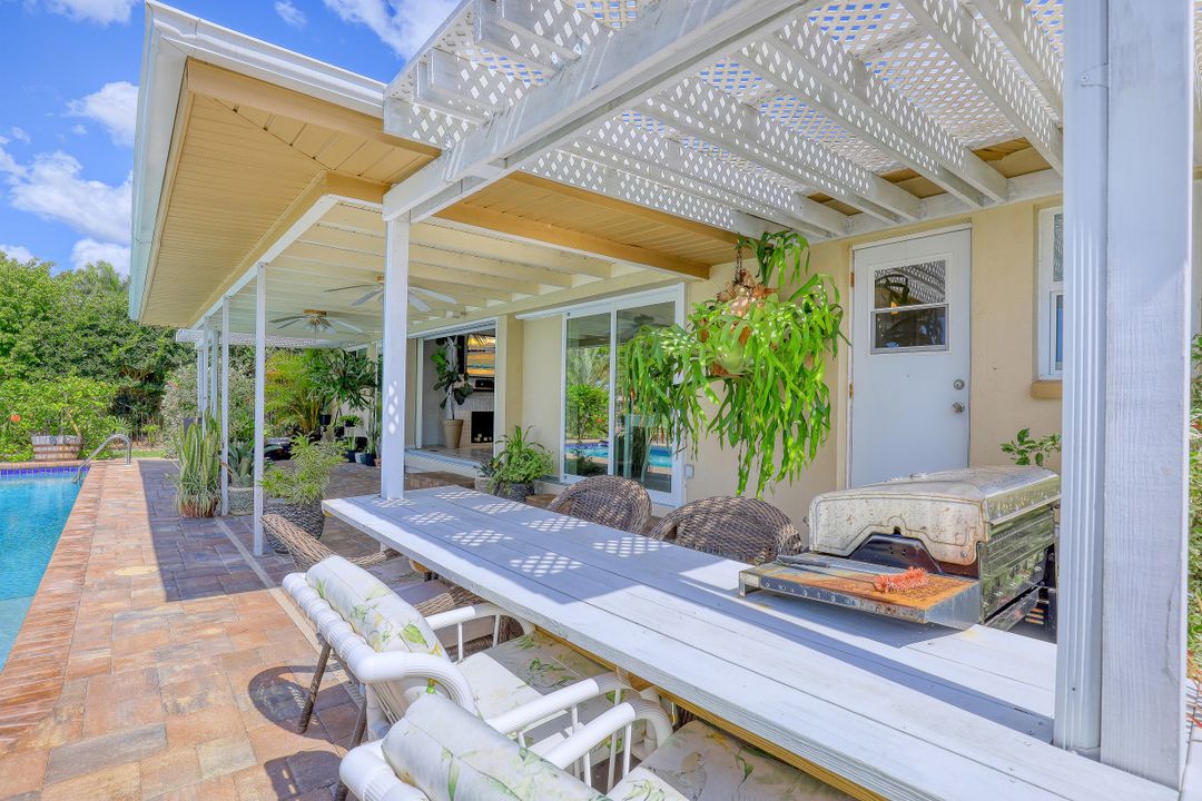 256 Bayshore Dr, Cape Coral, FL 33904