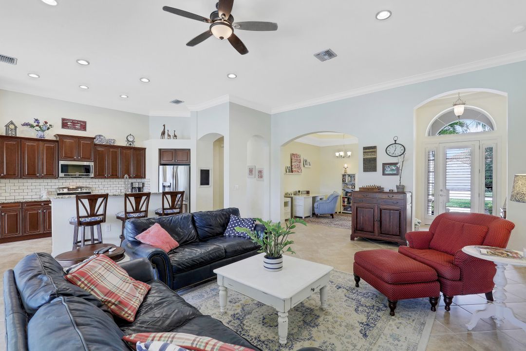 9746 Nickel Ridge Cir, Naples, FL 34120