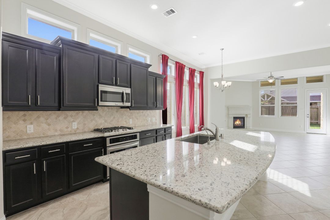 409 Westwood Dr, League City, TX 77573