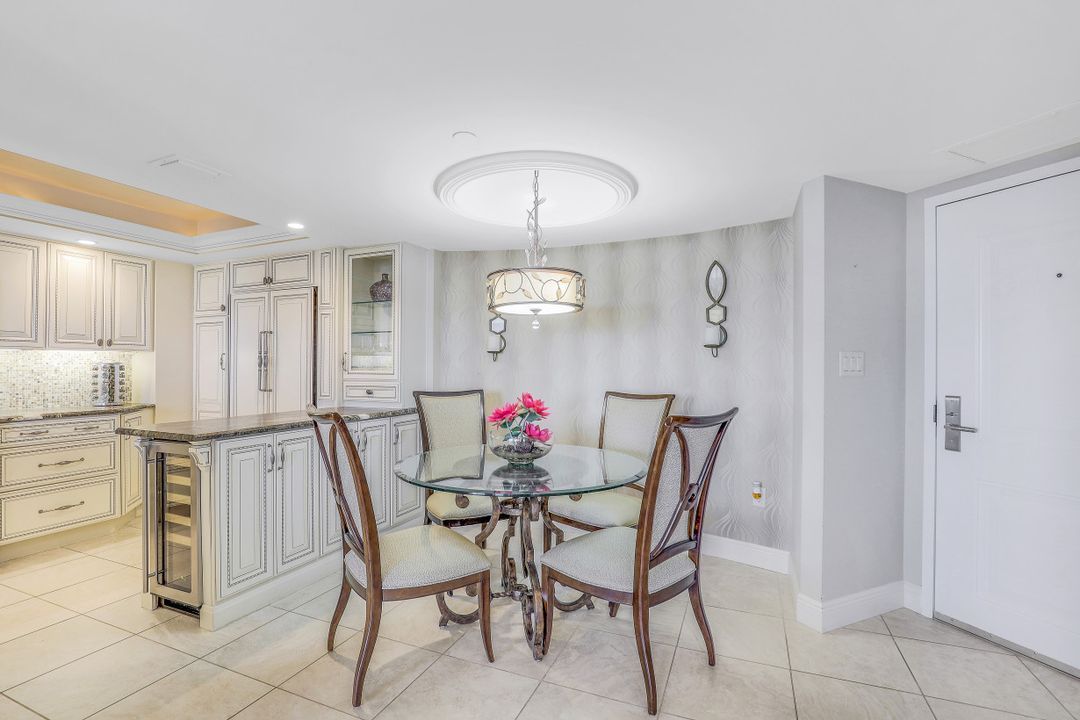 4751 Gulf Shore Blvd N, Naples, FL 34103