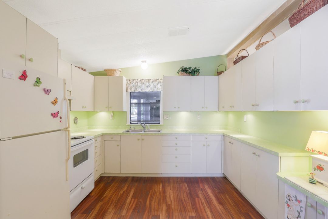 211 Grosbeak Ln, Naples, FL 34114