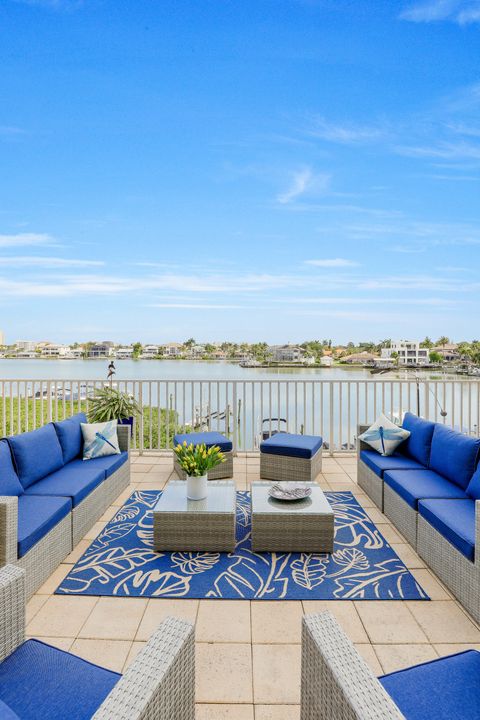 410 Flagship Dr #302, Naples, FL 34108