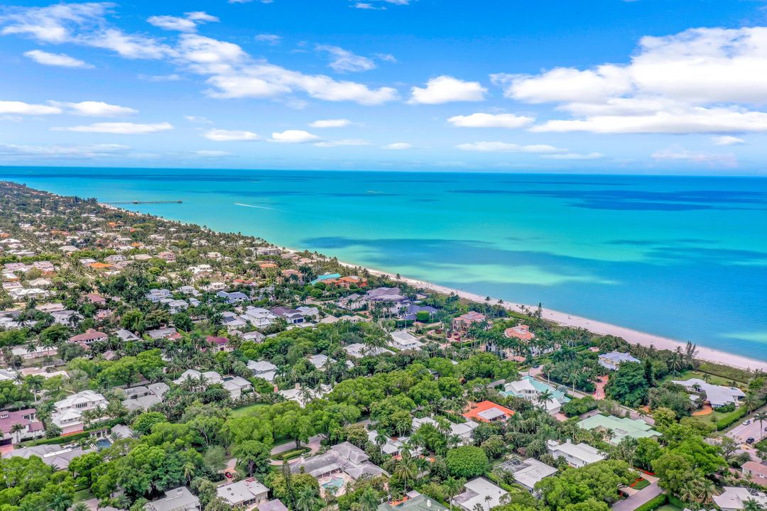 566 Palm Cir E, Naples, FL 34102