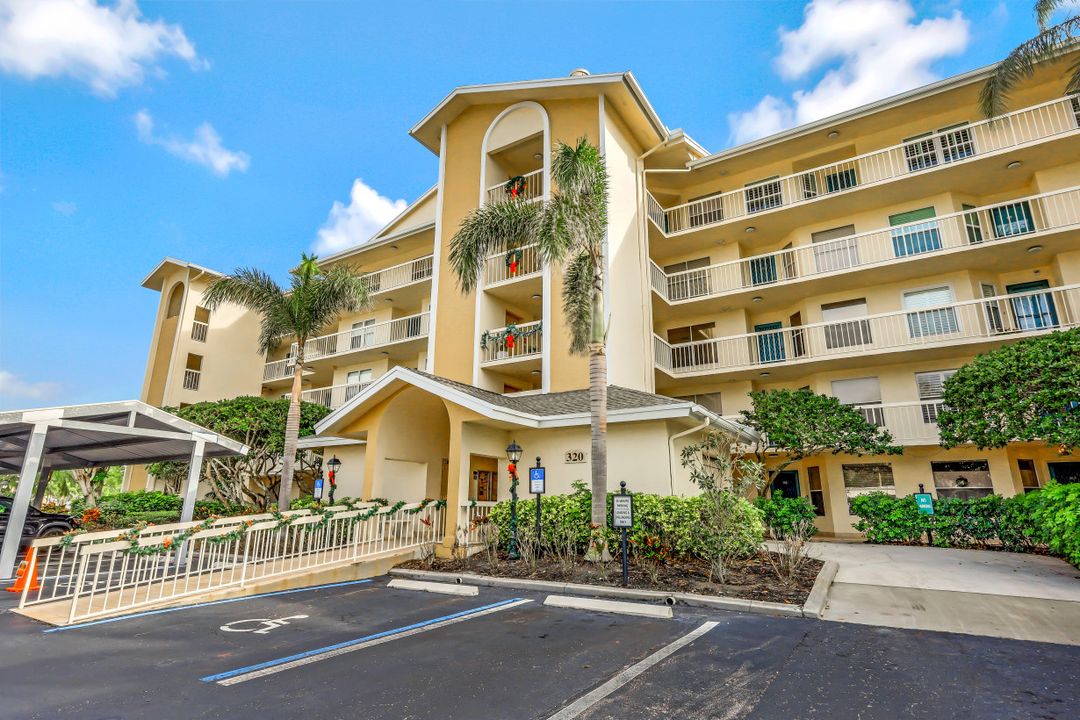 320 Horse Creek Dr #203, Naples, FL 34110