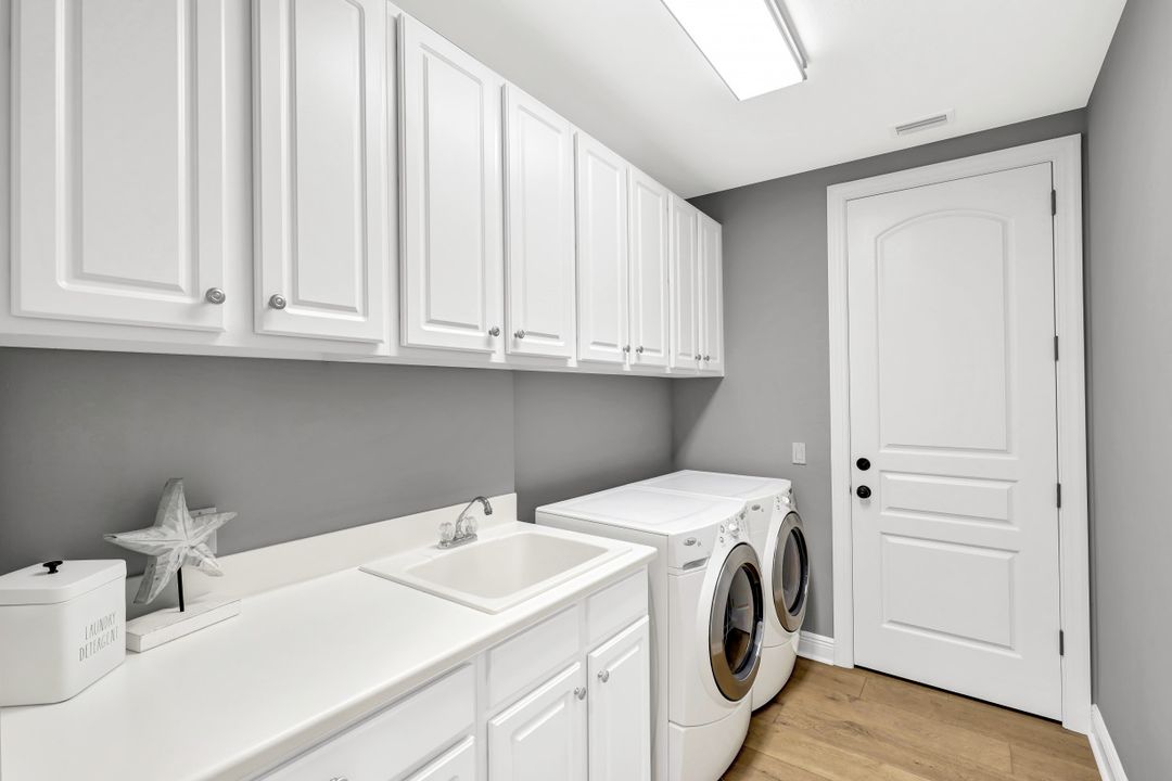 2538 Marquesa Royale Ln  #102, Naples, FL 34109