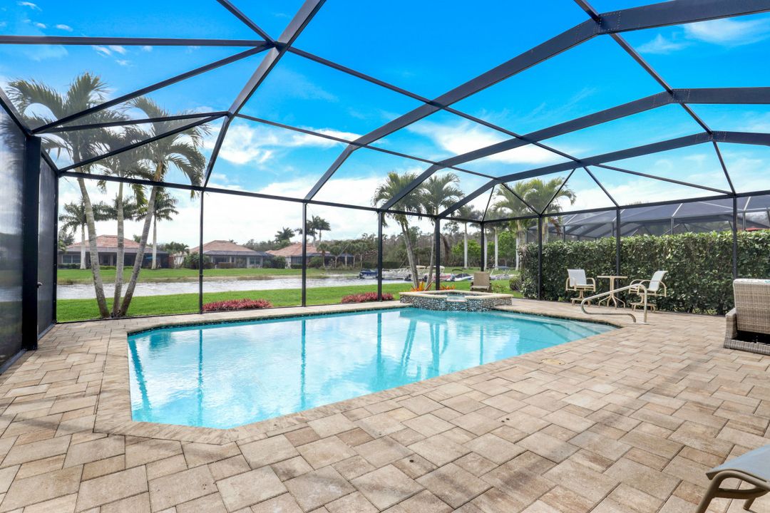 9463 Quarry Dr, Naples, FL 34120