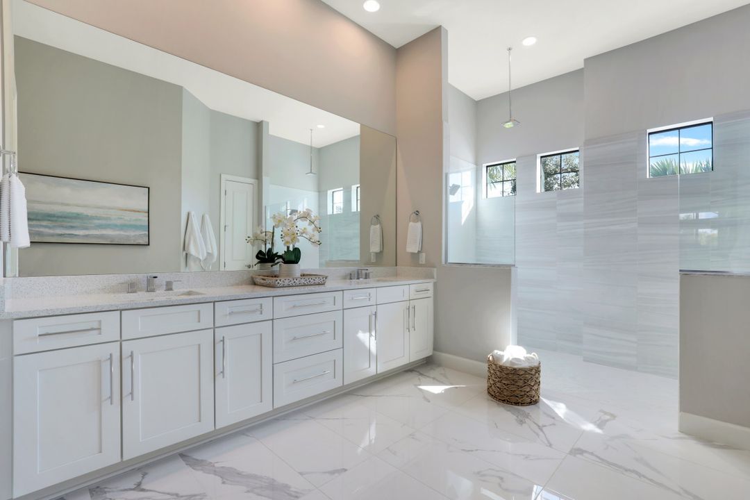 9018 Sorreno Ct, Naples, FL 34119