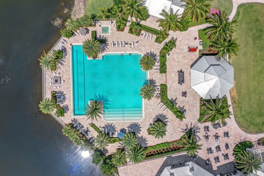 9374 Greyhawk Trl, Naples, FL 34120