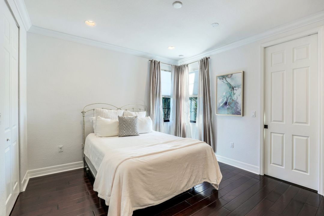 2827 Thunder Bay Circle, Naples, FL 34119