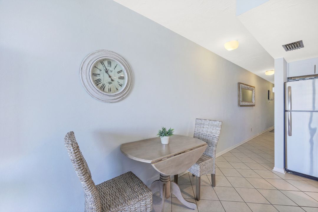 260 Southbay Dr #104, Naples, FL 34108