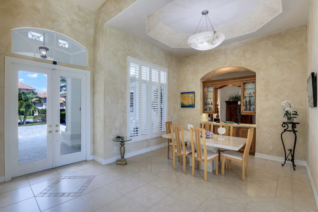 5958 Amberwood Dr, Naples, FL 34110