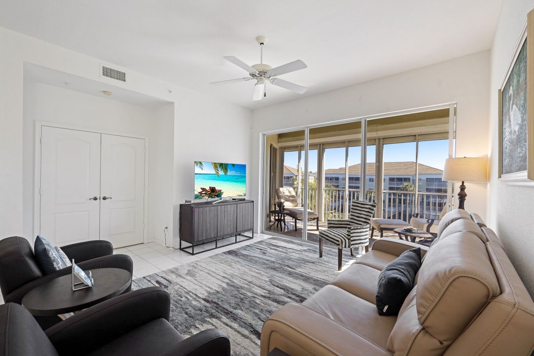 7606 Pebble Creek Cir #304, Naples, FL 34108