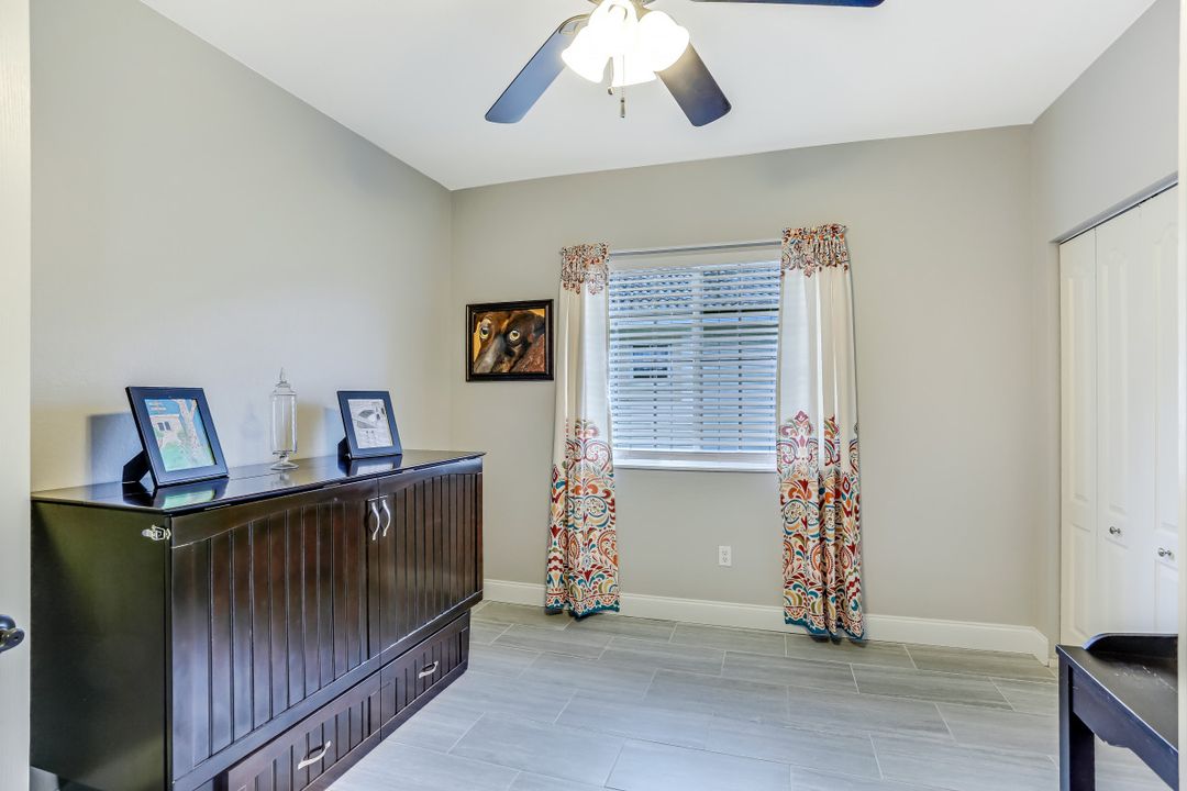 680 Luisa Ln #4, Naples, FL 34104