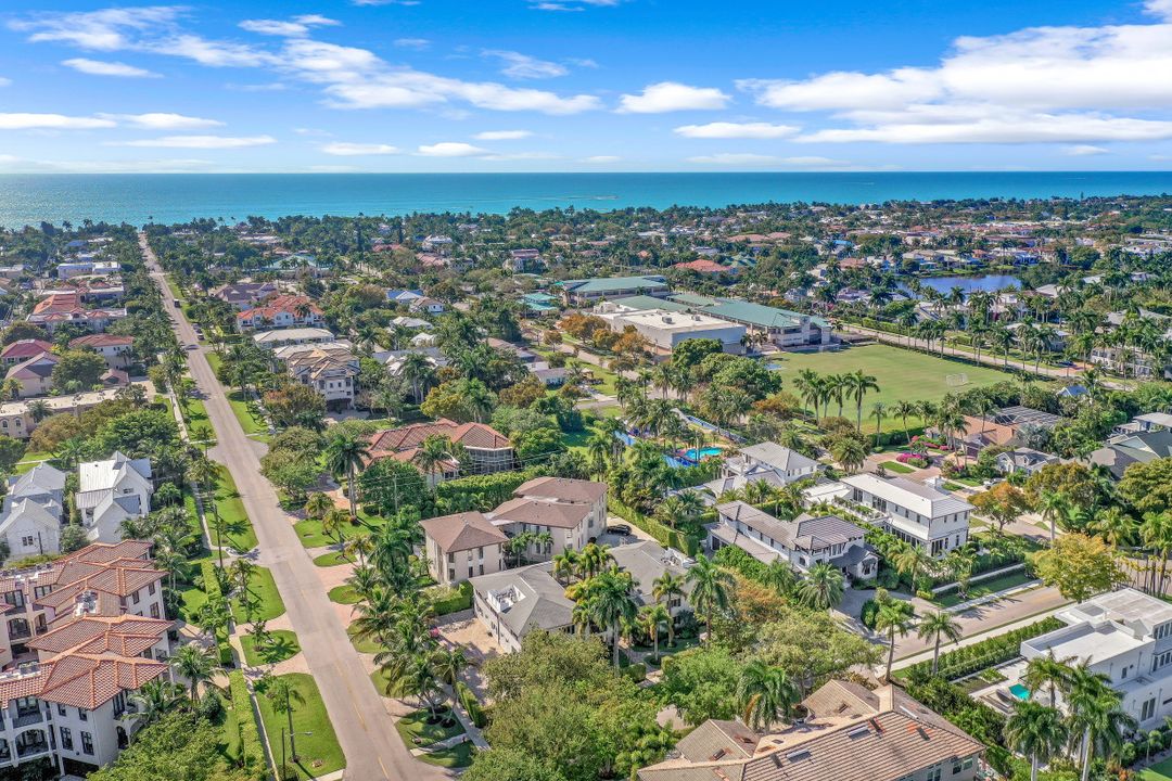 960 7th St S #101, Naples, FL 34102