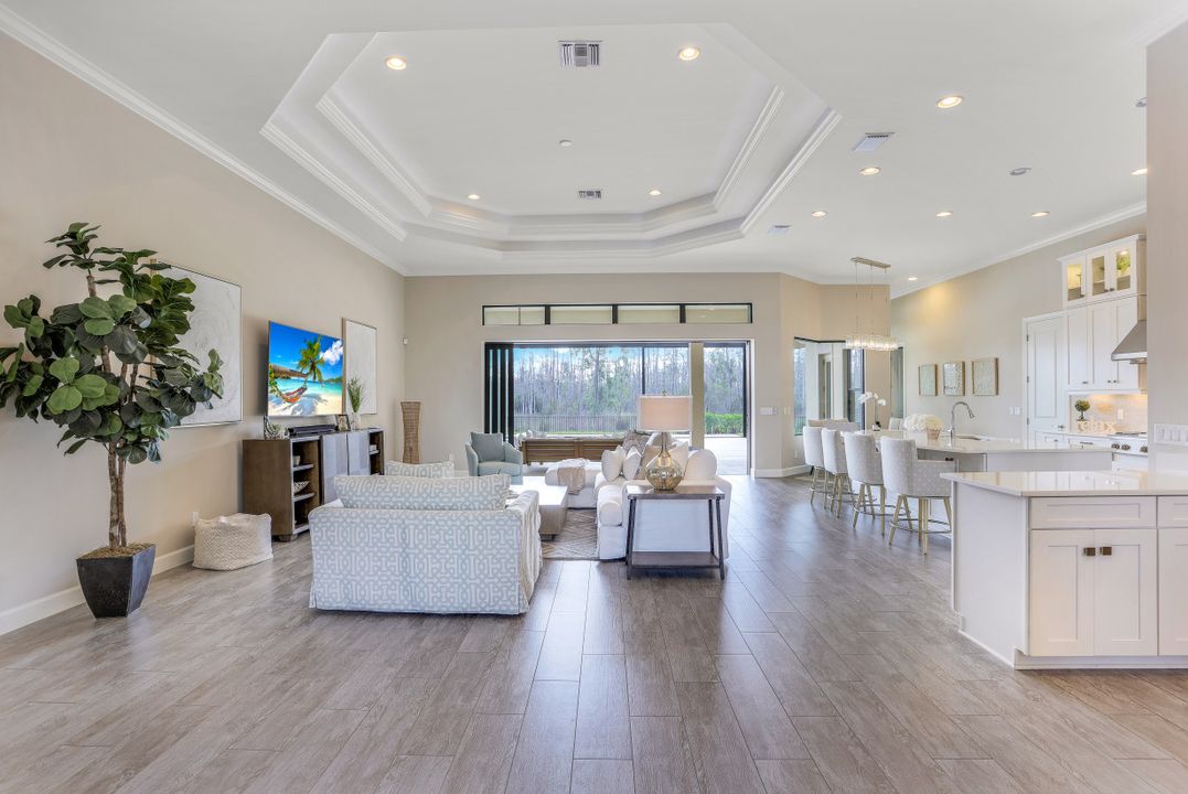 9086 Sorreno Ct, Naples, FL 34119