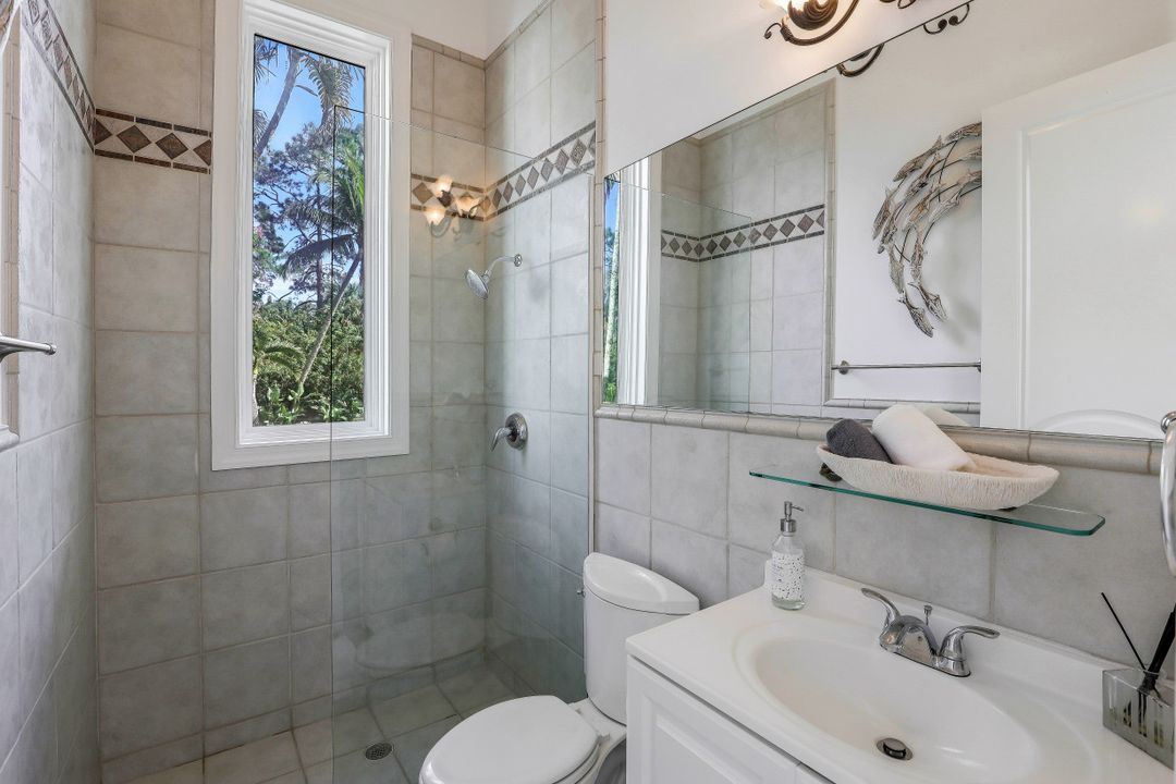 6262 Standing Oaks Ln, Naples, FL 34119