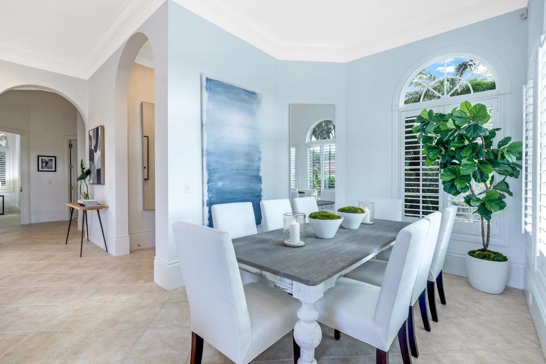 2547 Avila Ln, Naples, FL 34105