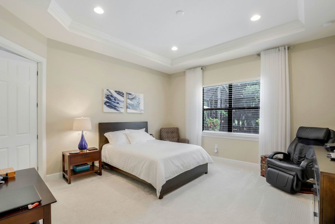 9374 Greyhawk Trl, Naples, FL 34120