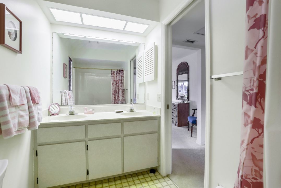 466 Tradewinds Ave, Naples, FL 34108