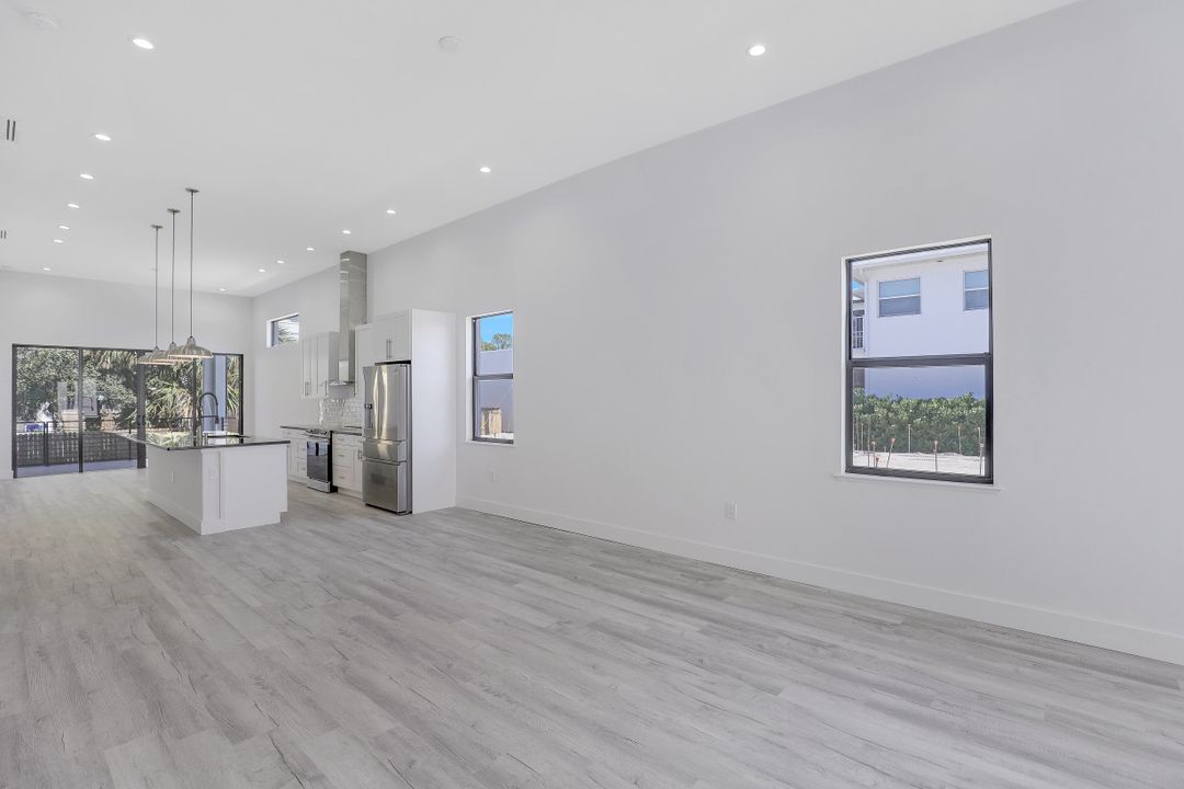 3021 Lunar St, Naples, FL 34112