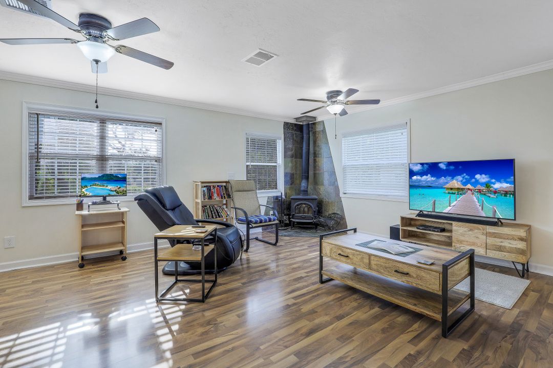 8642 Whispering Pines Dr, Saint James City, FL 33956