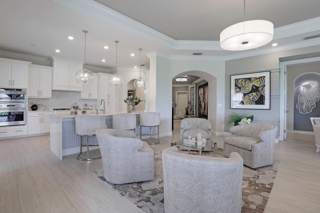 16379 Viansa Way #102, Naples, FL 34110