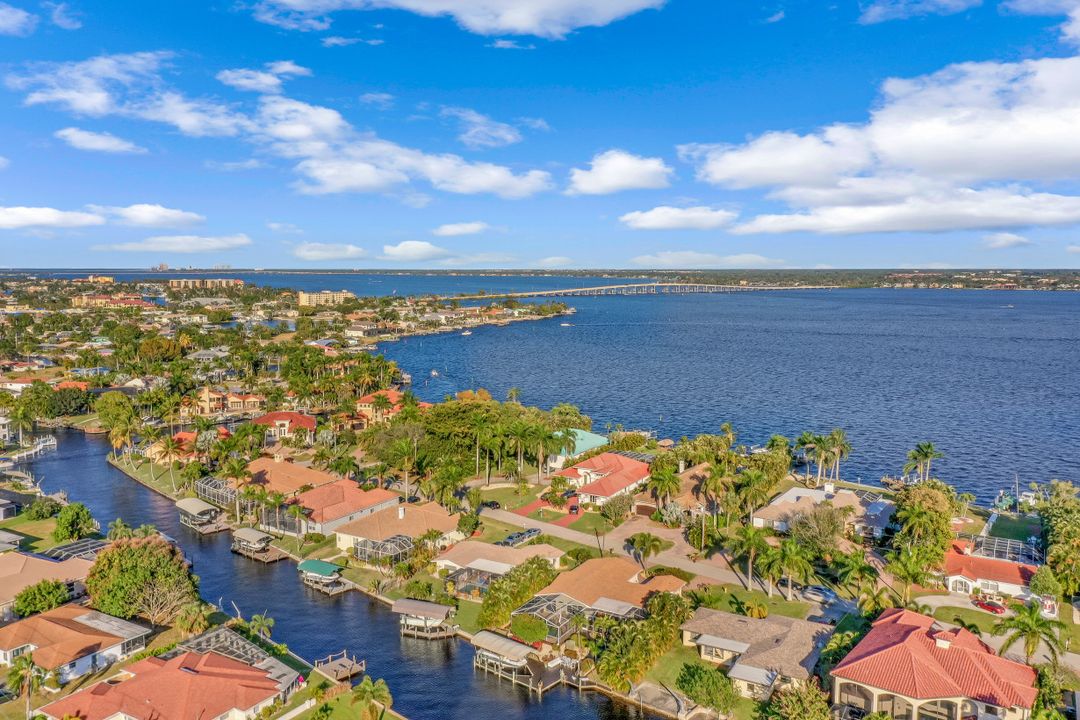 5230 Nautilus Dr, Cape Coral, FL 33904