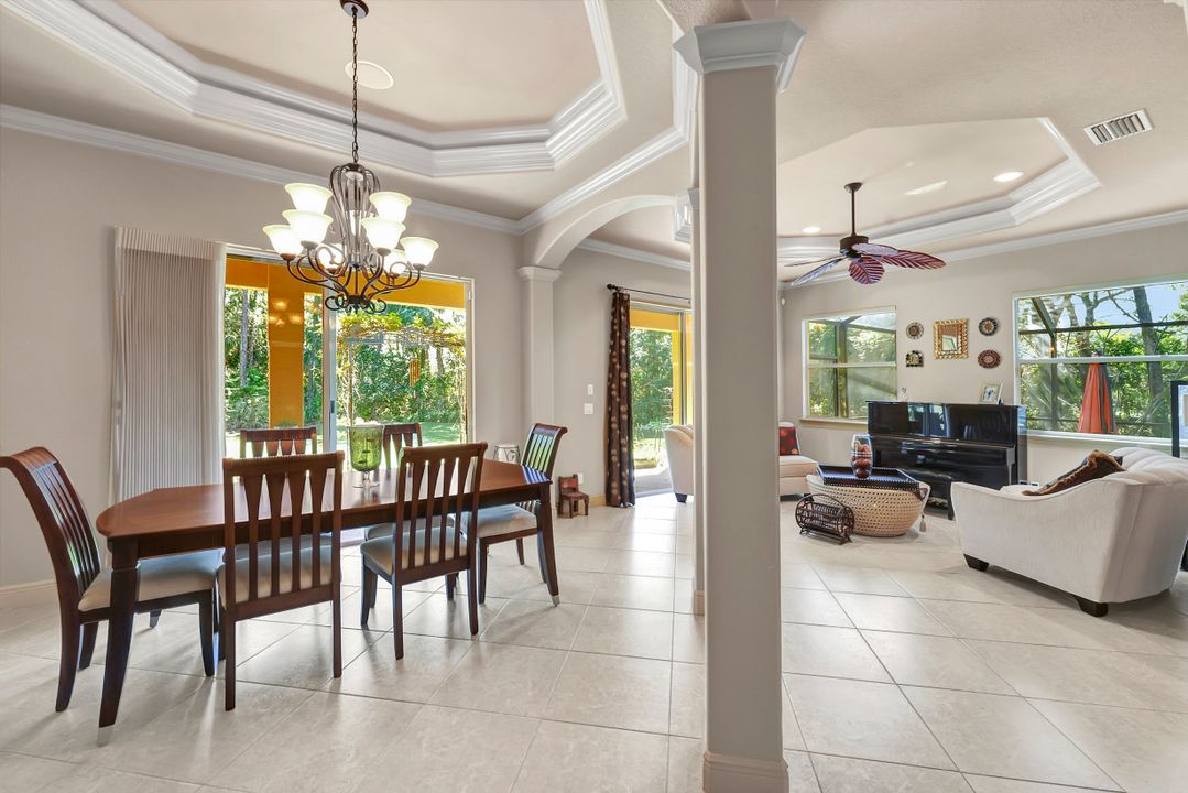 4000 Stonesthrow Ct, Naples, FL 34109