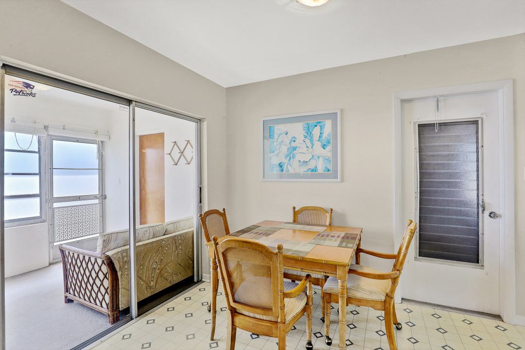 658 97th Ave N, Naples, FL 34108