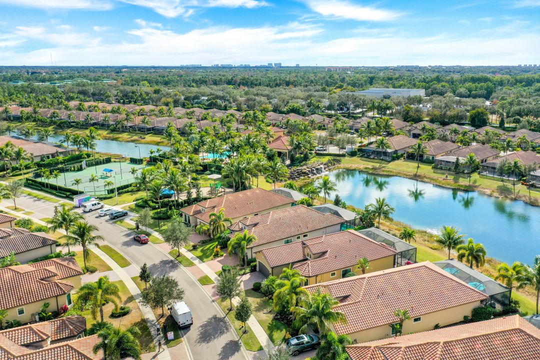 9366 Isla Bella Cir, Bonita Springs, FL 34135