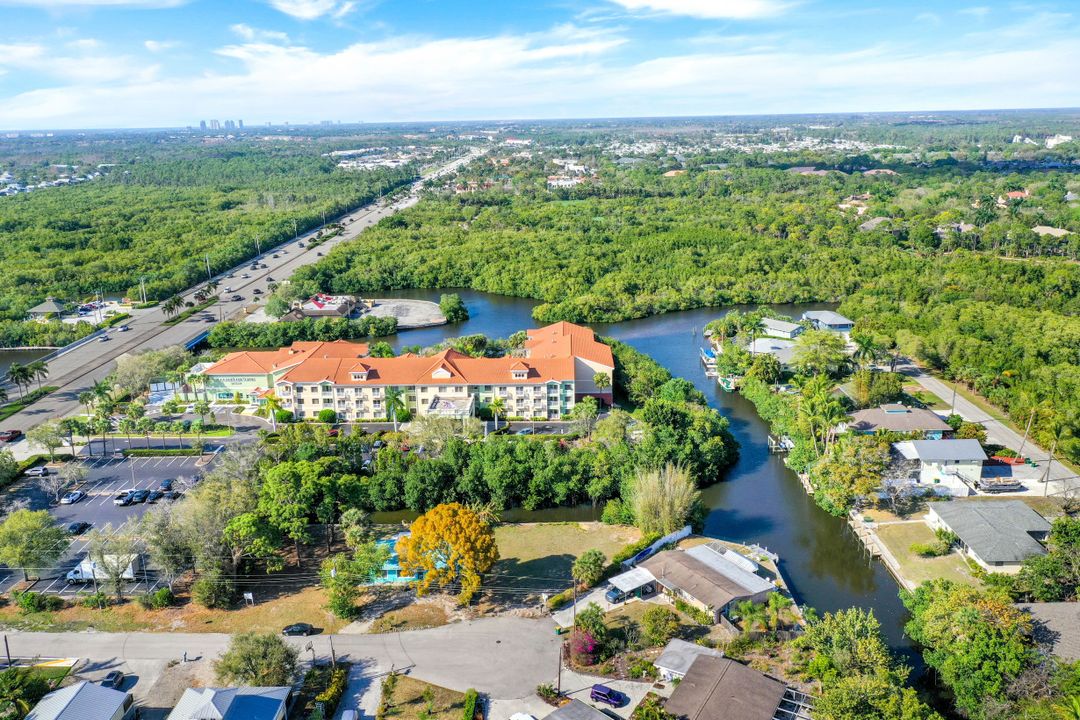 59 River Ct, Naples, FL 34110