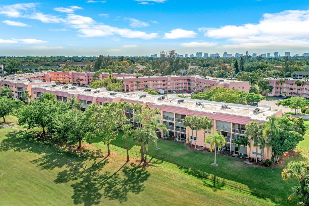 200 Turtle Lake Ct #303, Naples, FL 34105