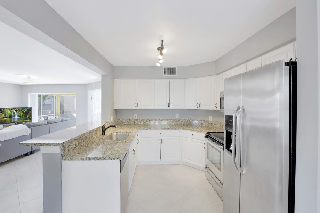 9605 Crescent Garden Dr, Naples, FL 34109