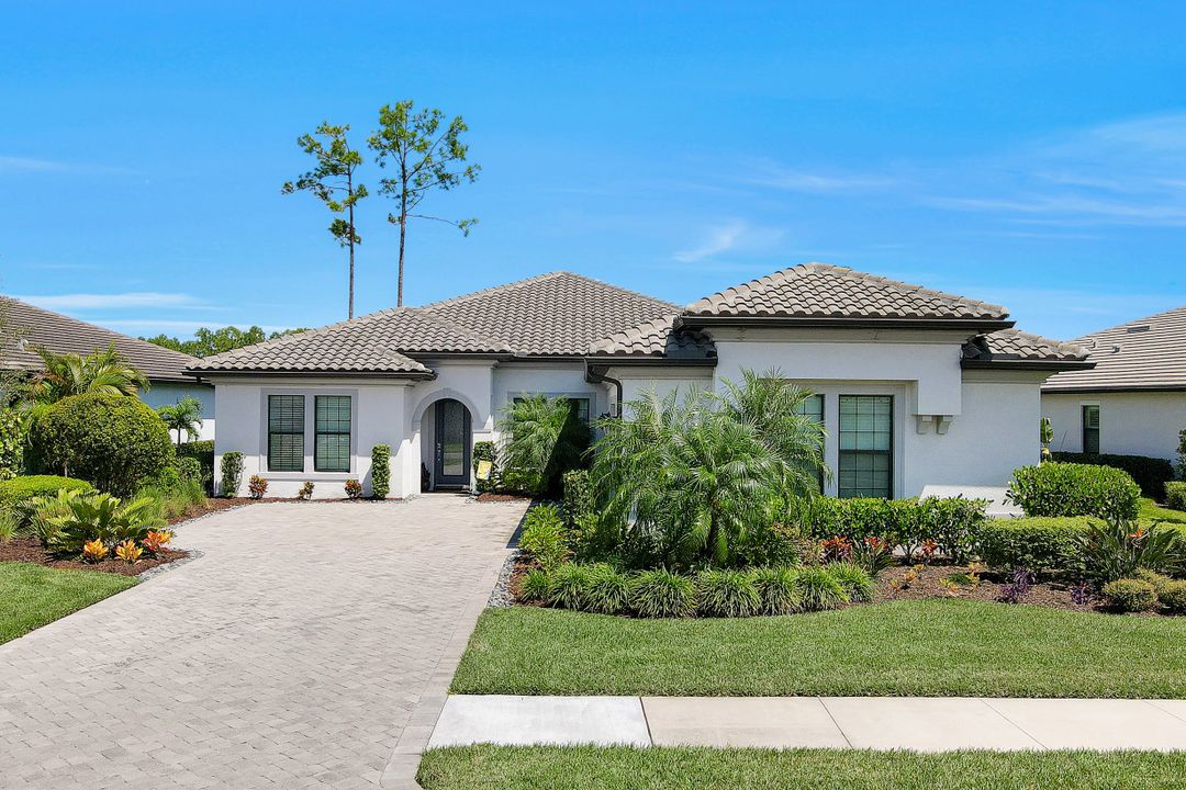 2155 Antigua Ln, Naples, FL 34120