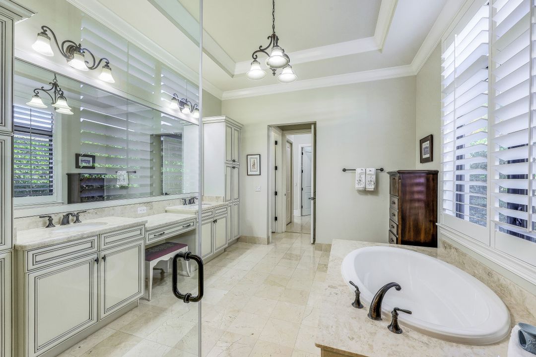 2351 Traditions Ct, Naples, FL 34105