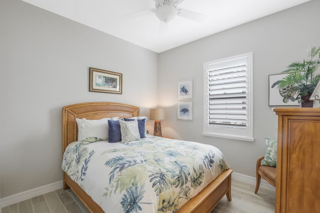 1913 Mustique St, Naples, FL 34120