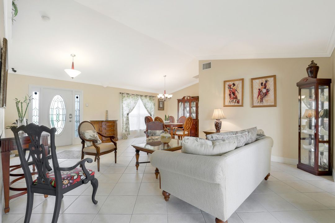 415 SE 17th St, Cape Coral, FL 33990