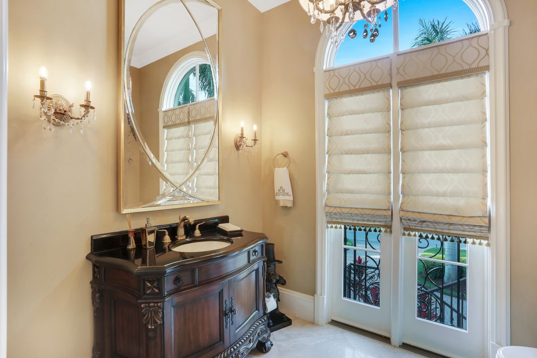 172 Seabreeze Ave, Naples, FL 34108