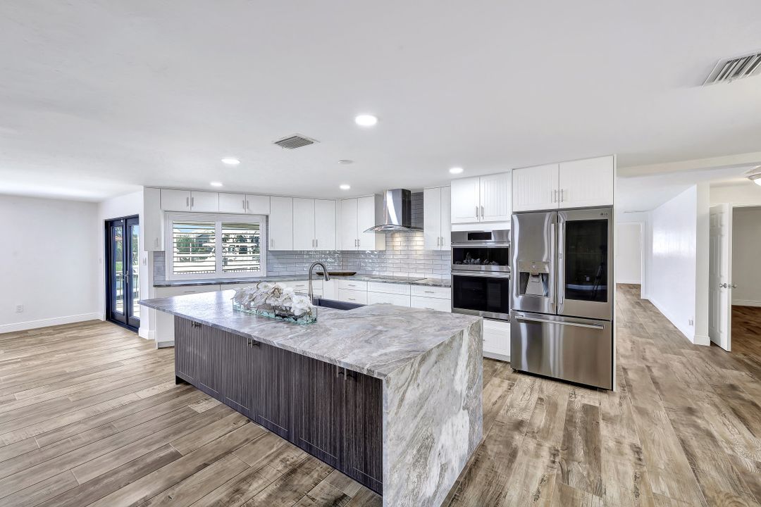 318 Polynesia Ct, Marco Island, FL 34145