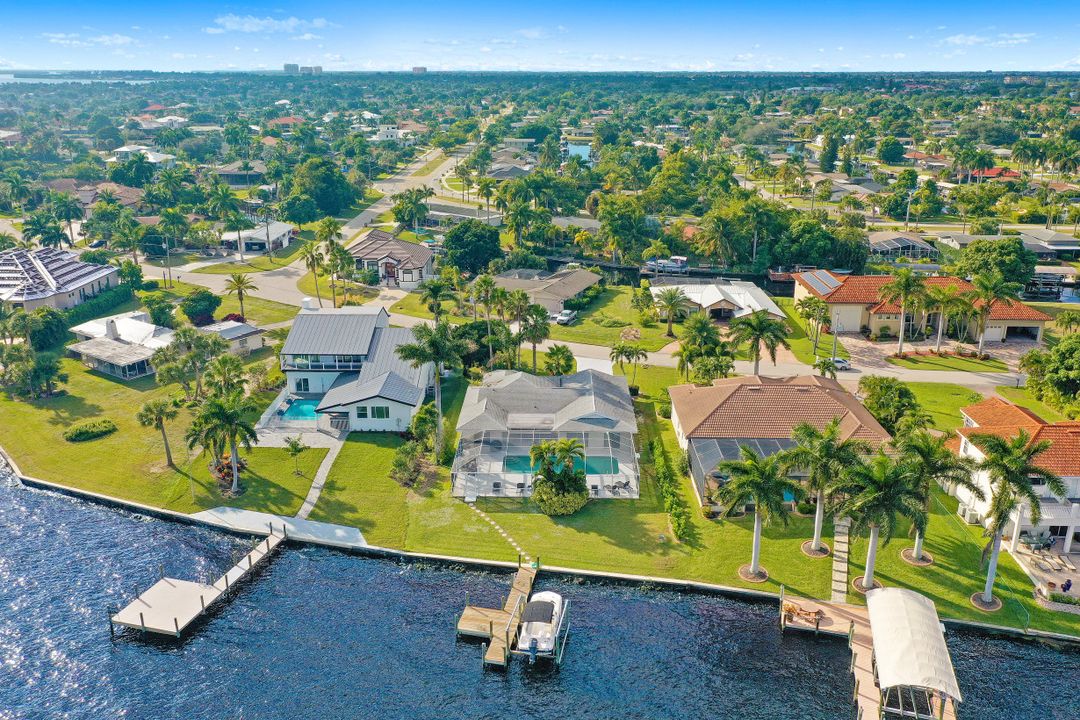 5261 Nautilus Dr, Cape Coral, FL 33904