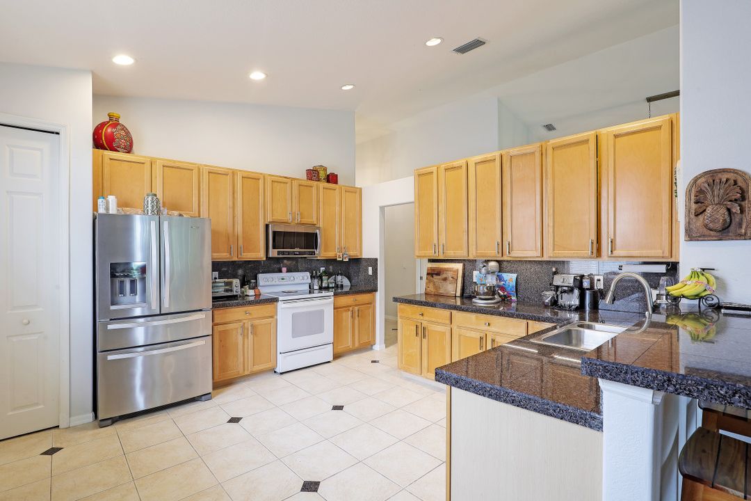 7920 Leicester Dr, Naples, FL 34104