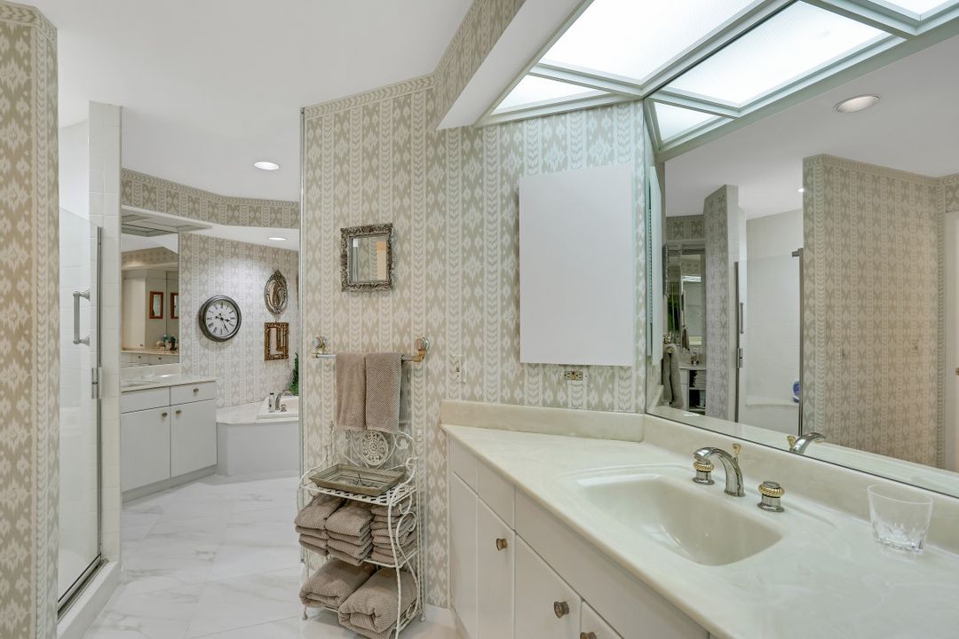 4951 Gulf Shore Blvd #302, Naples, FL 34103