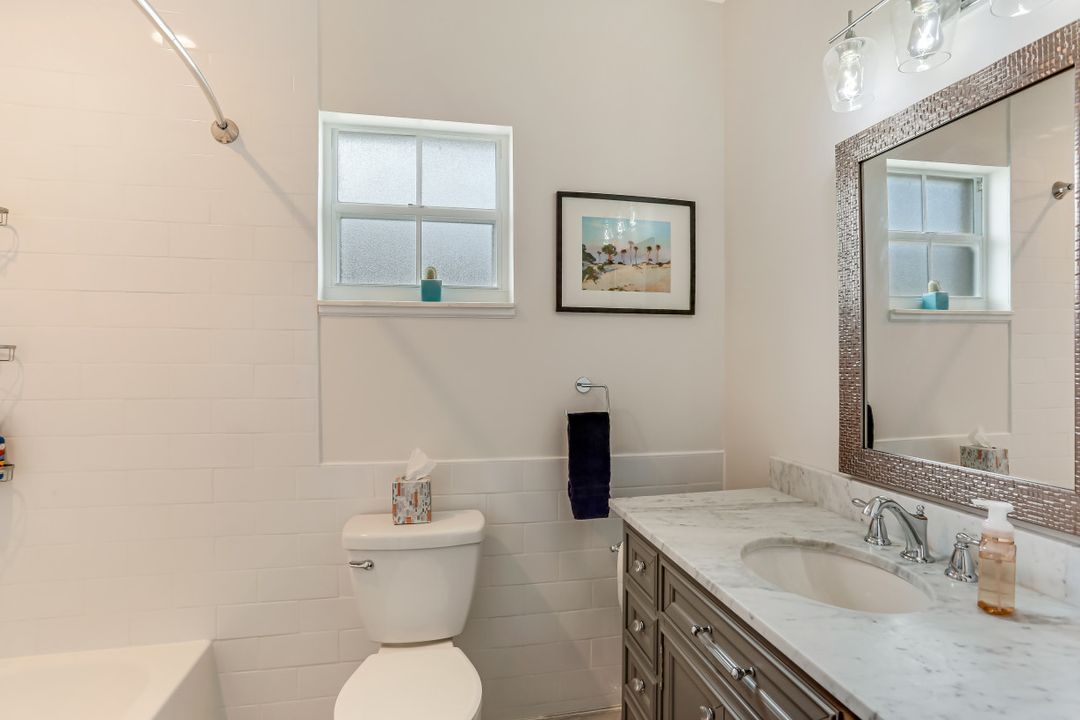 680 Luisa Ln #4, Naples, FL 34104