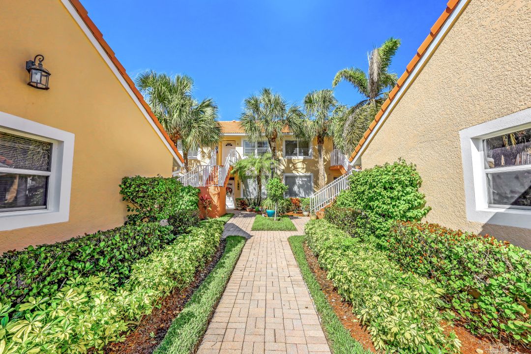 2365 Bayou Ln #3, Naples, FL 34112
