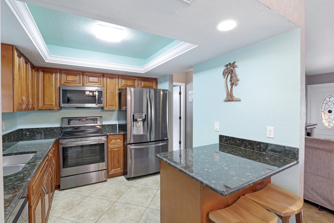 2208 Viscaya Pkwy, Cape Coral, FL 33990