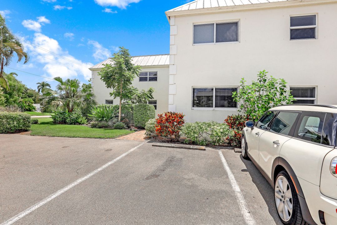 780 10th Ave S #6, Naples, FL 34102