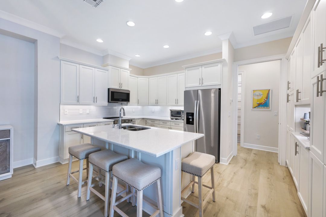 6295 Arriba Ave, Naples, FL 34113